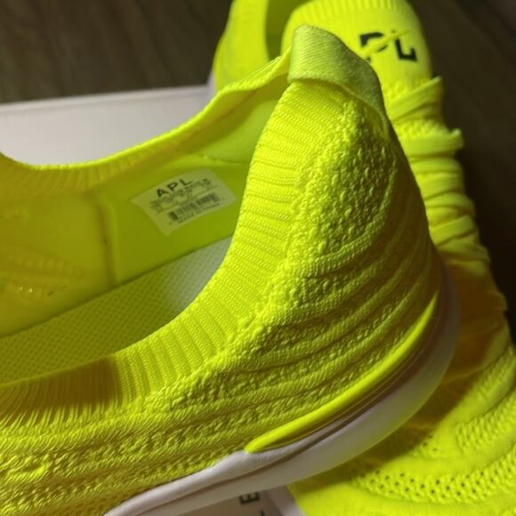 NIB APL Men’s Techloom athletic shoe size 13 neon yellow - Picture 8 of 8